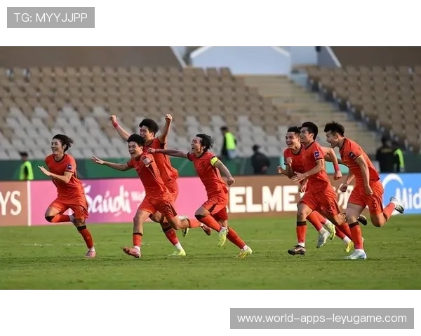 国足锋线配合训练首次录制视频，国足前锋高峰